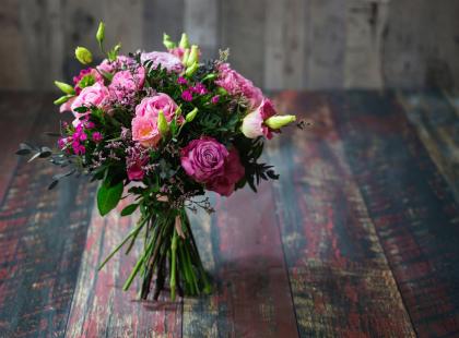 Хотите, чтобы цветы долго стояли в вазе? Узнайте 7 правил!