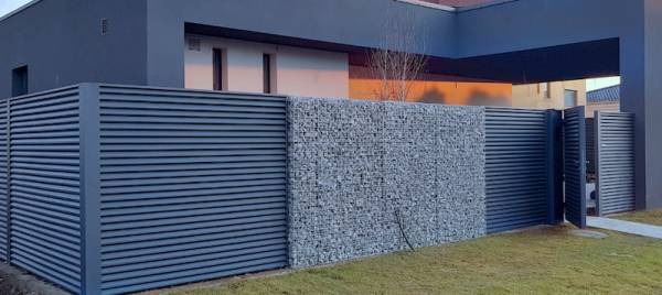 Калитка для дома и участка как часть удобной входной группы